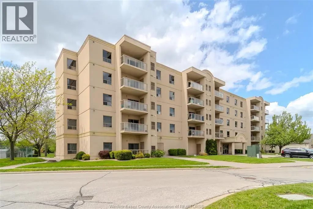 315 Village Grove Drive Unit# 301, Tecumseh